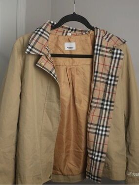 Burberry Men’s Beige Trench Jacket with Iconic Check Lining- authentic